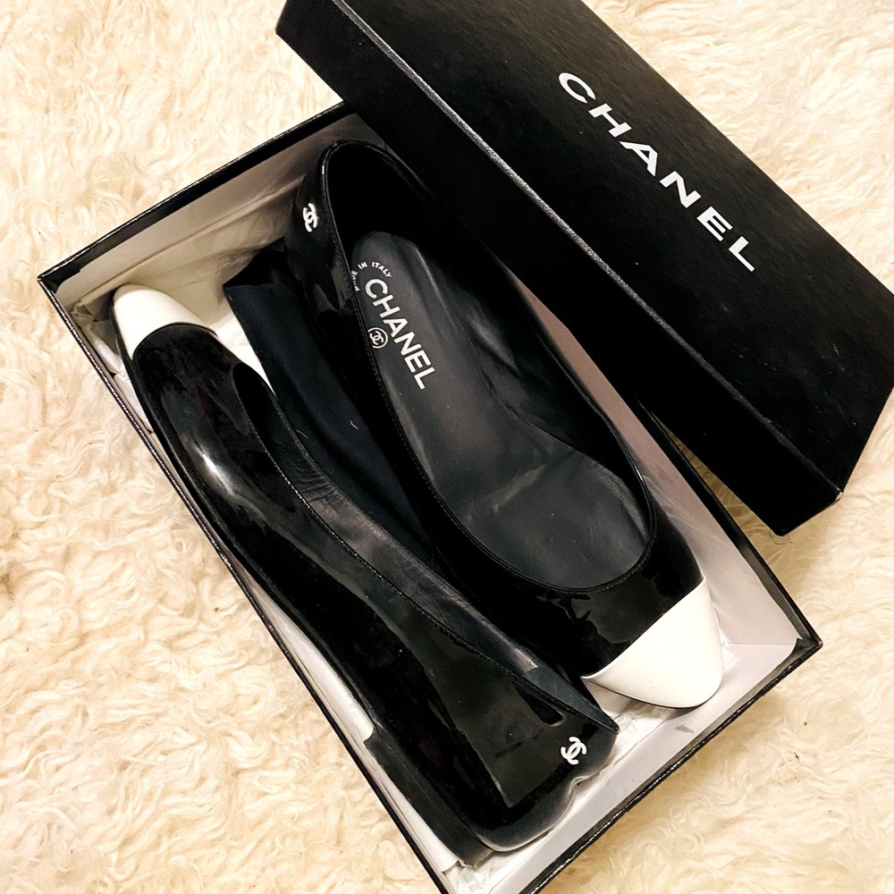 Black Chanel Flats with White Toe 🖤🤍😍